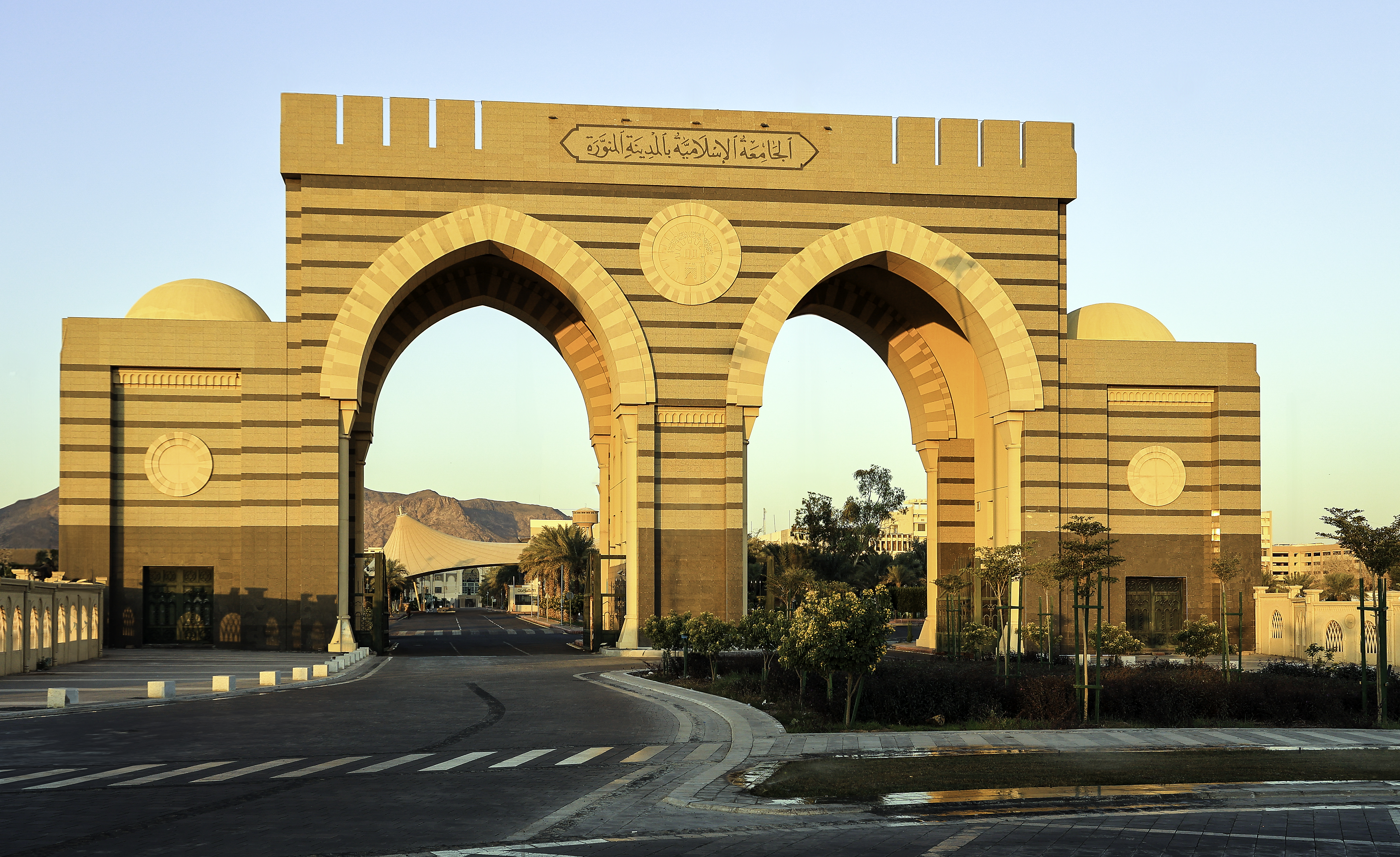 المركز الطبي الجامعي في الجامعة الإسلامية يحصل على اعتماد CBAHI بنسبة تجاوزت 95%